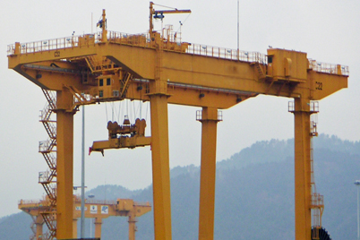 RMG Kran mit e-ketten® und chainflex® Leitungen von igus®