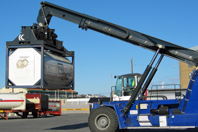 Reach Stacker mit igus® e-ketten und chainflex® Leitungen