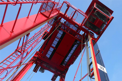 Straddle Carrier mit igus® e-ketten und chainflex® Leitungen