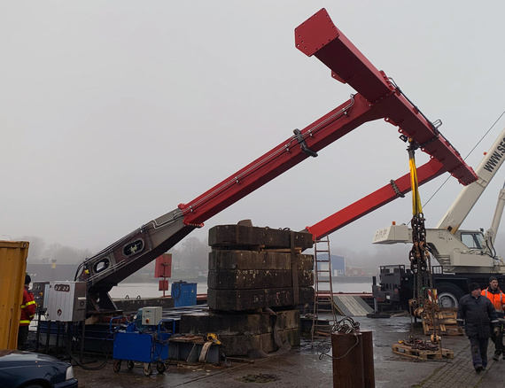 A-frame with 180° radius of motion and iglidur plain bearings in the pivoting kinematics