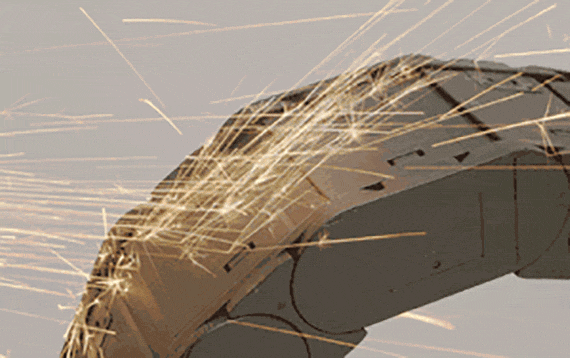 Catene portacavi in uso quando vengono esposte a temperature estreme e trucioli caldi.