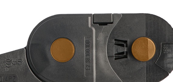 Solido collegamento perno/foro