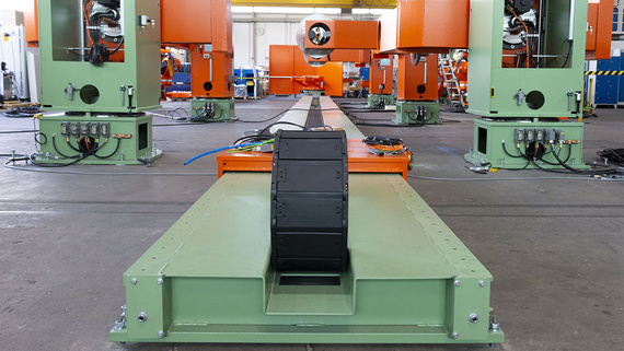 Chaîne porte-câbles dans une installation de soudage