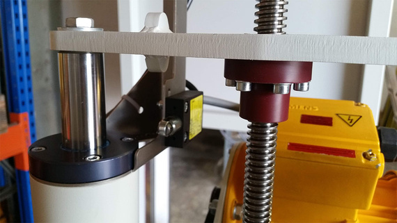 Flanschgewindemutter aus dem Tribo-Polymer iglidur