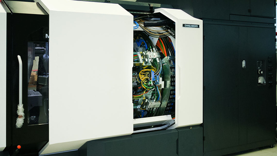 Automate de tournage multibroche avec chaîne porte-câbles