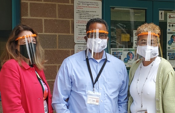 Face-Shield-Spende an Schulen in Providence