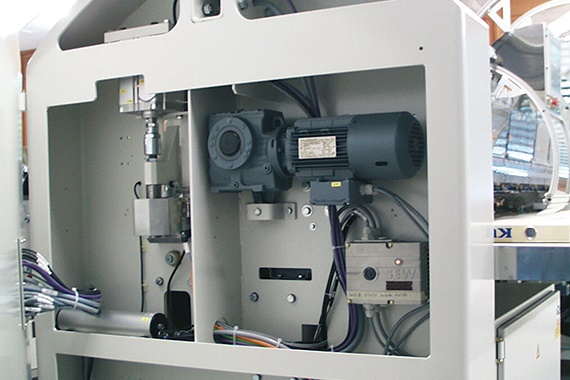 Antrieb der Druckbalkenlagerung einer Furniermaschine der Heinrich Kuper GmbH