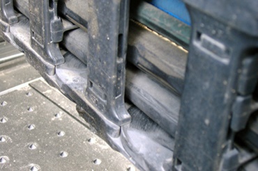 Chaîne porte-câbles avec câbles élimés