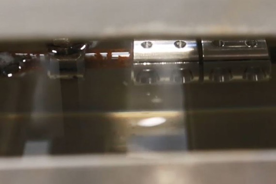 Schwingungsversuche unter Wasser