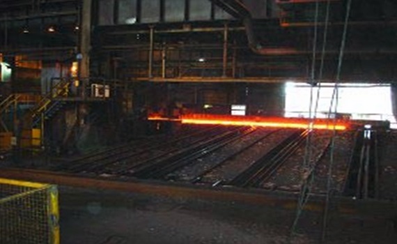 Energieführung am Außenkran des Stahlwerks von Corus Rail