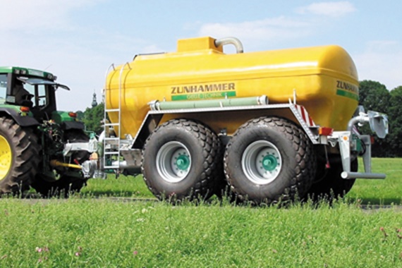 Landwirtschaftliches Fahrzeug mit iglidur® Achslagerung