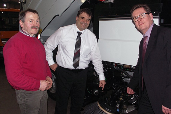 From the left: Dipl.-Ing. (FH) Gerhard Gräbel, design engineer FAUN Viatec GmbH; Helmut Schmeh, CEO FAUN Viatec GmbH; Thomas Sommerweiß, igus.