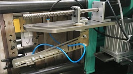 Smaterozzatori per macchine di stampaggio a iniezione