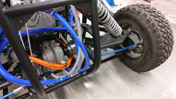 Solar buggy with chainflex cables