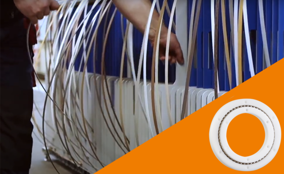 Couronnes d'orientation xiros® dans un support pour rouleaux de chants